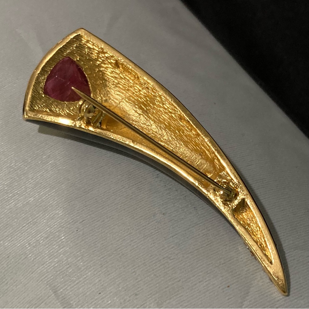 Christian Dior vintage black enamel faux tourmaline 18kt gold-plated brooch 3” - Picture 4 of 9